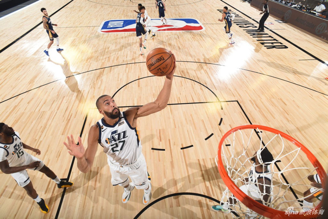 的球员之一 的球员之一