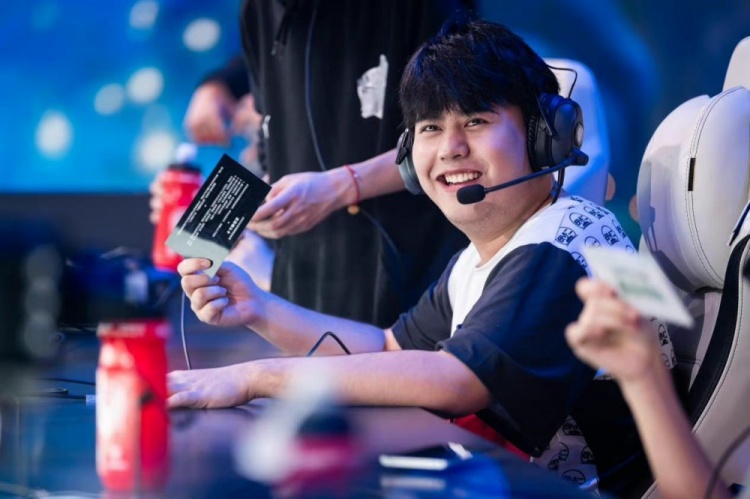 在西蒙尼的 在西蒙尼的